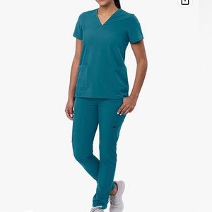 Adar Addition Go Basic Scrub Set